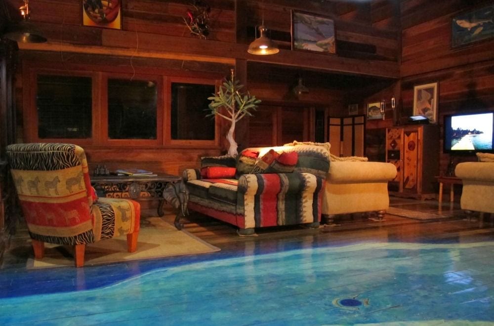 lounge-area-atoll-room-1